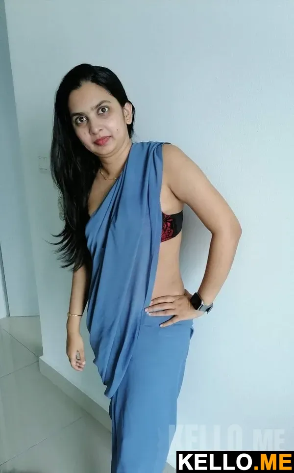 Photo 2 in Beautiful Mallu Wife Divya Sexy In Saree And Giving Blowjob Pics