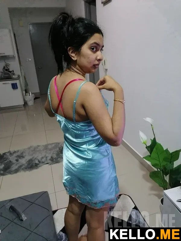 Photo 4 in Beautiful Mallu Wife Divya Sexy In Saree And Giving Blowjob Pics