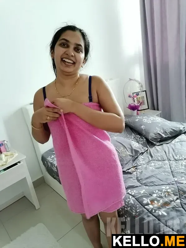 Photo 8 in Beautiful Mallu Wife Divya Sexy In Saree And Giving Blowjob Pics