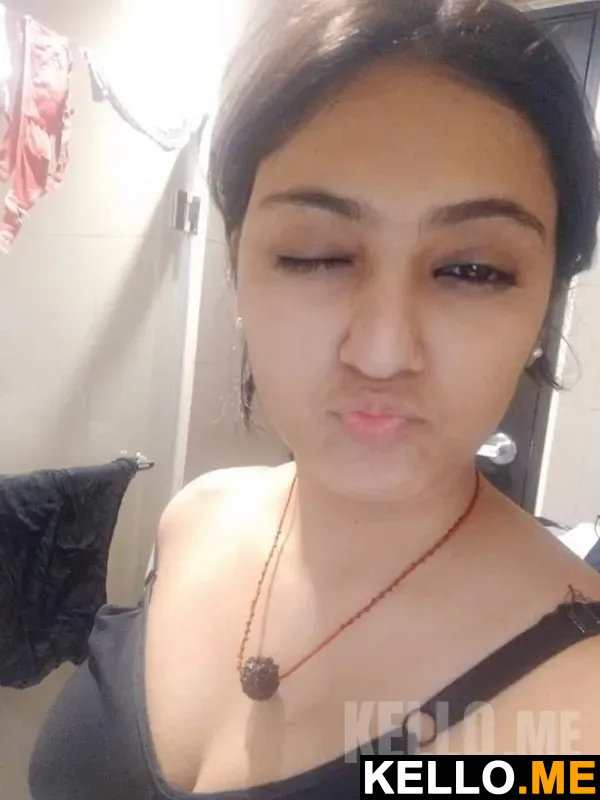 Photo 4 in Big Boobs Rajasthani Girl Nude Selfie Pics 1