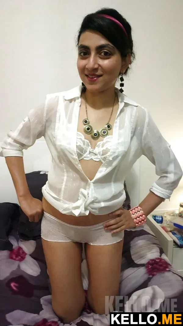 Photo 4 in Hot Pakistani Bhabhi Evergreen Boobs And Pussy Pics